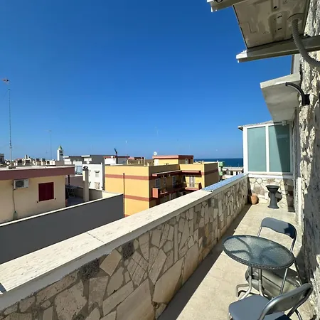 The White House * Giovinazzo